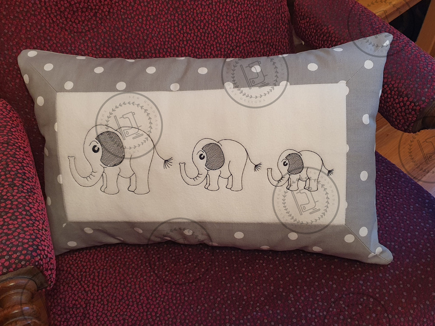 SKETCH ELEPHANT FAMILY Embroidery Design - SEF023 3 x Elephants in a row 4" x 14"