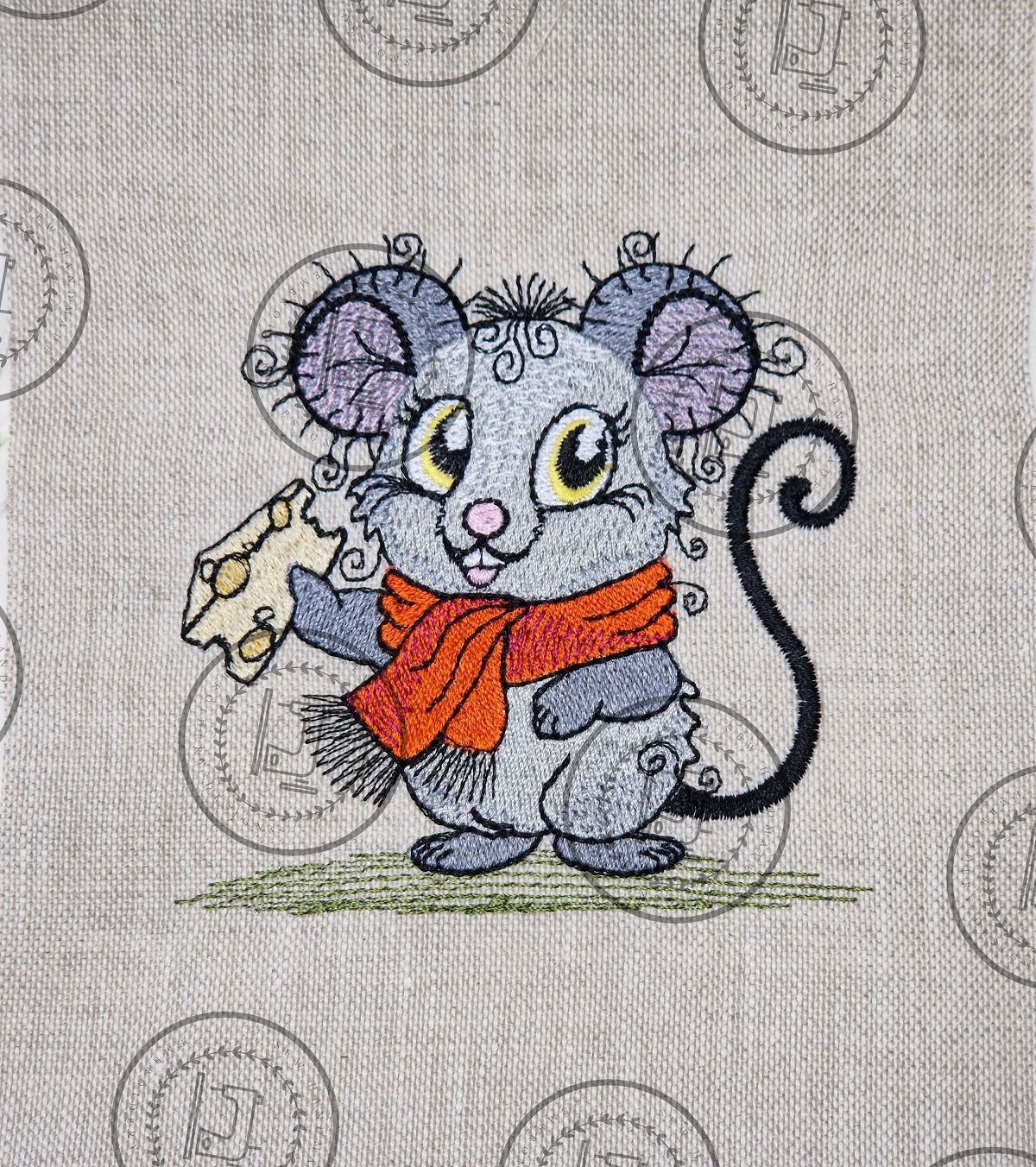 RAGGY MOUSE WITH CHEESE Machine Embroidery Design