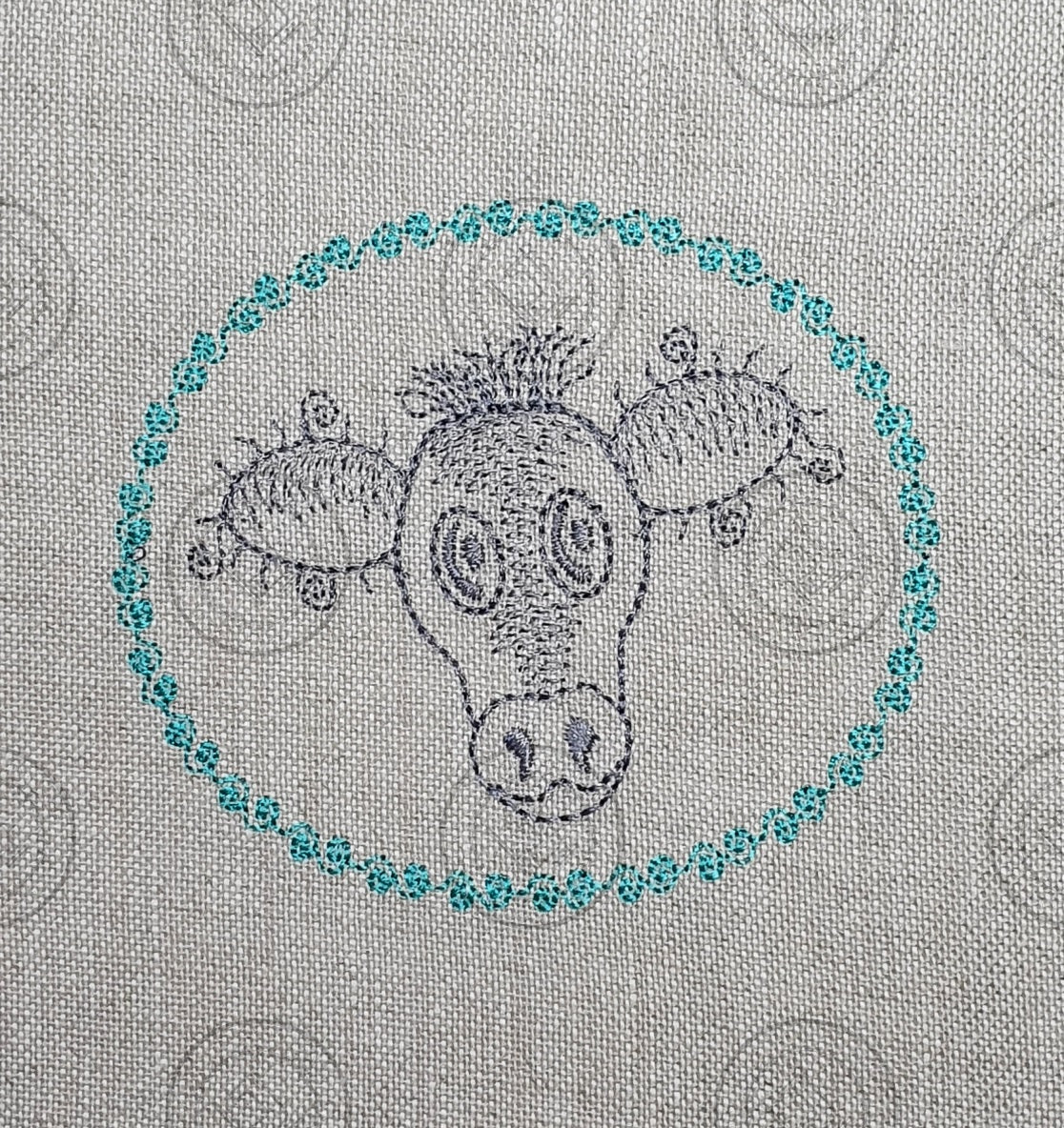 SKETCH CAMEO COW Embroidery Design - SC06    3.5 X 4