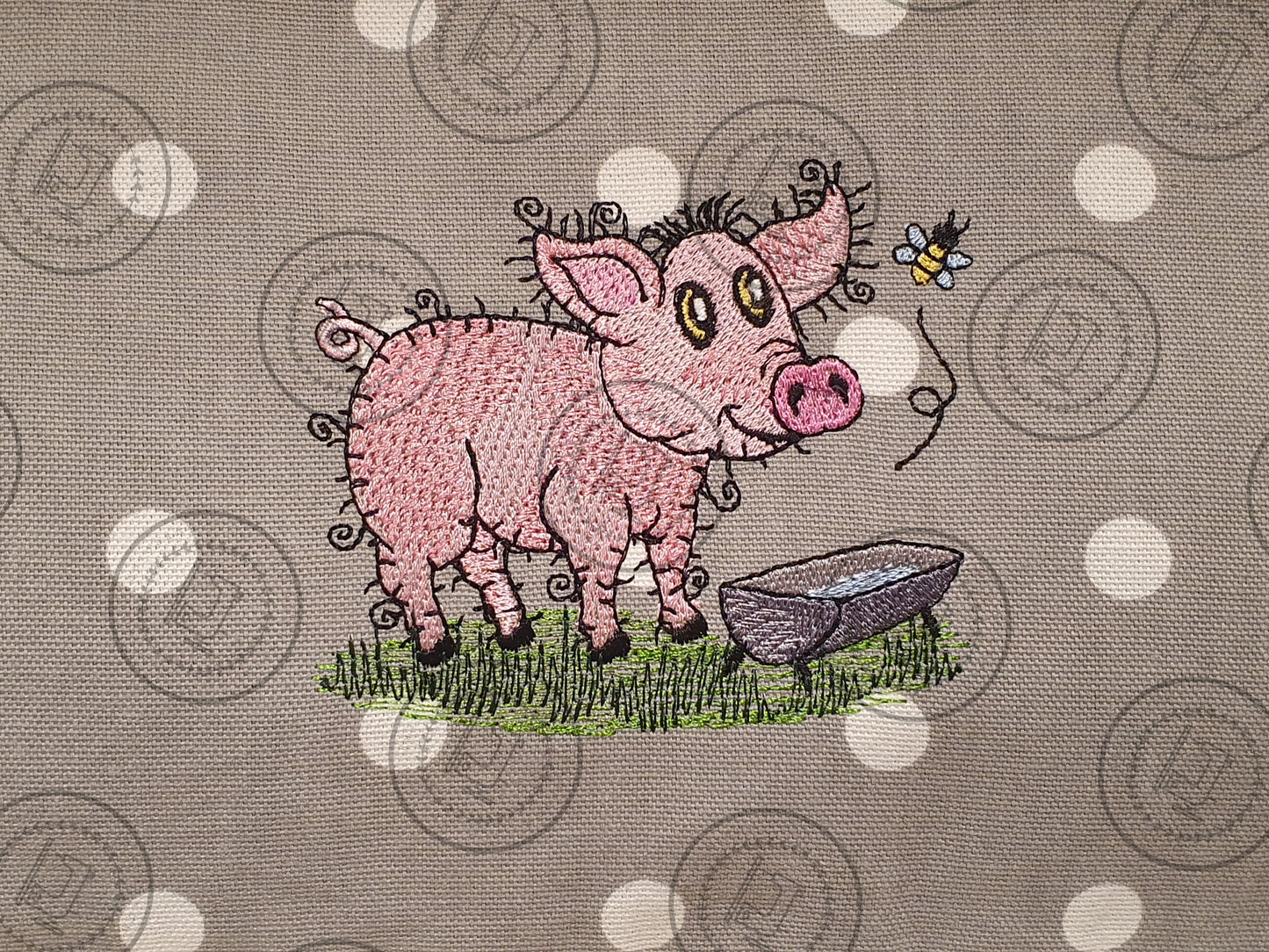 RAGGY PIG Embroidery Design - RSS010   4 x 4