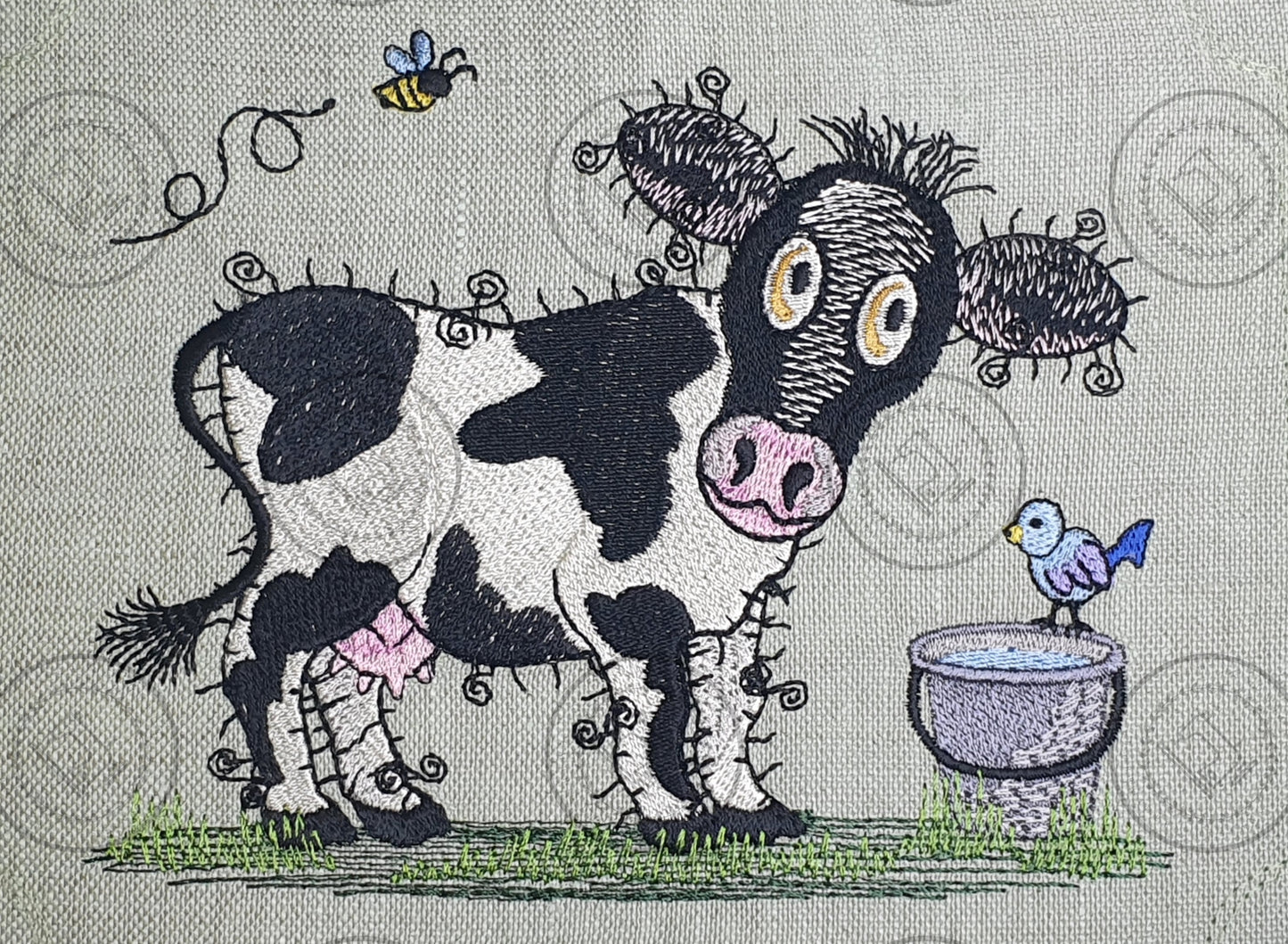 RAGGY COW Embroidery Design - RS008   5 x 6